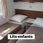 مكان تخييم Syl-vallee Western Village *