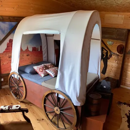 مكان تخييم Syl-vallee Western Village *