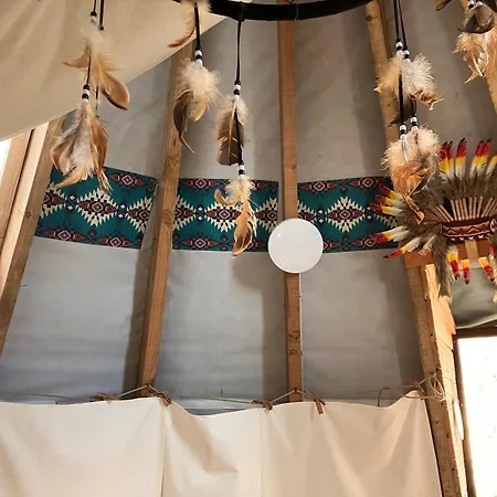 مكان تخييم Syl-vallee Western Village *